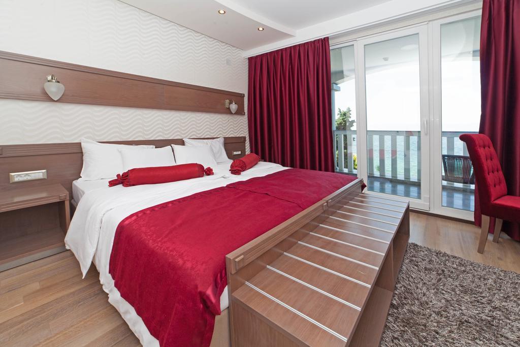 Palace 4*