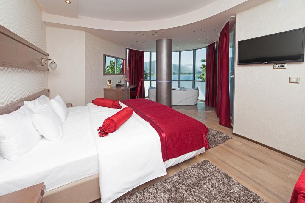 Palace 4*