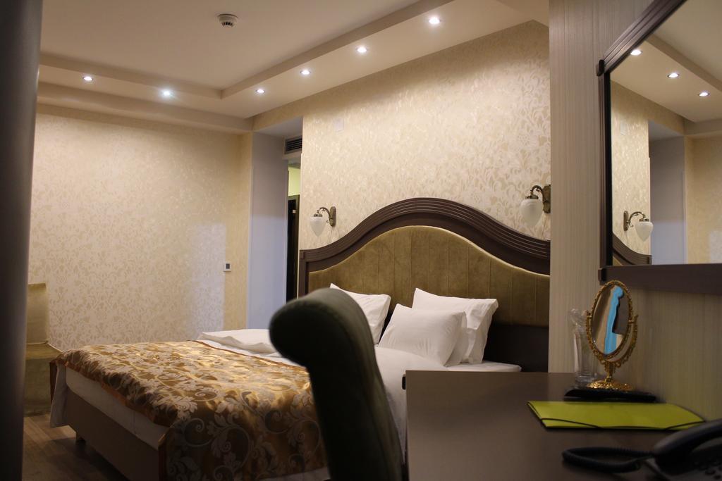 Palace 4*