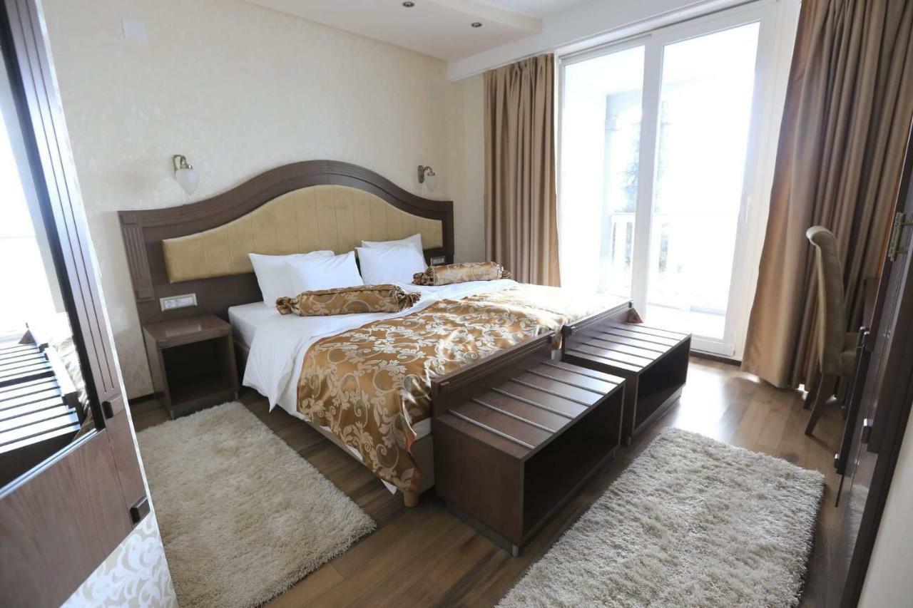 Palace 4*
